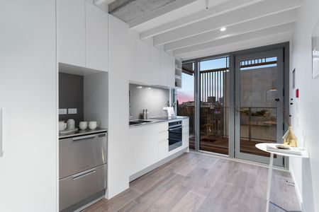 Exclusive Apartment With 3x Secure Parking - Photo 5