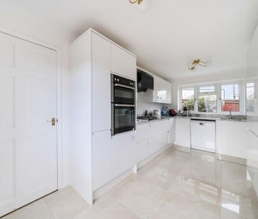 4 bedroom detached house to rent - Photo 3