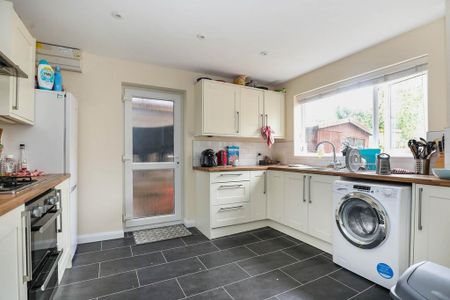 5 bedroom detached house to rent - Photo 4