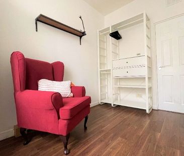 1 Bedroom Property in Paisley Road West - Photo 3