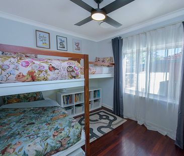 Charming Family Home - Photo 3