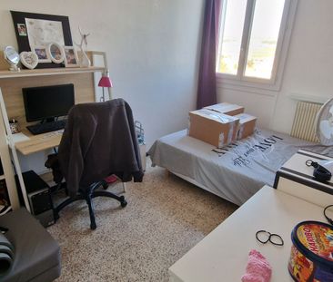 Marignane à louer les Perrussons type 3 avec cave en 4 em étage san... - Photo 2