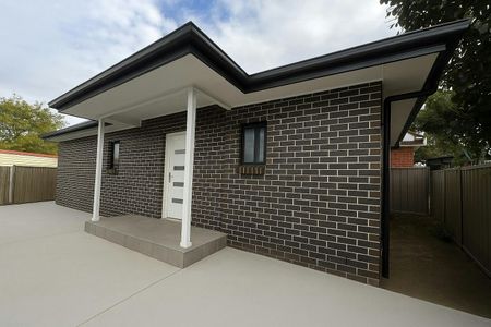 Ultra Modern 2 Bedroom Home - Photo 3