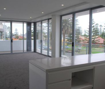 Stunning executive-style, two-bedroom apartment - Photo 1