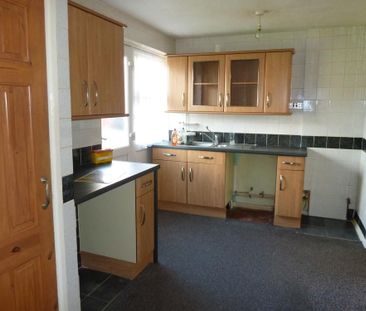 4 bedroom terraced house to rent - Photo 3