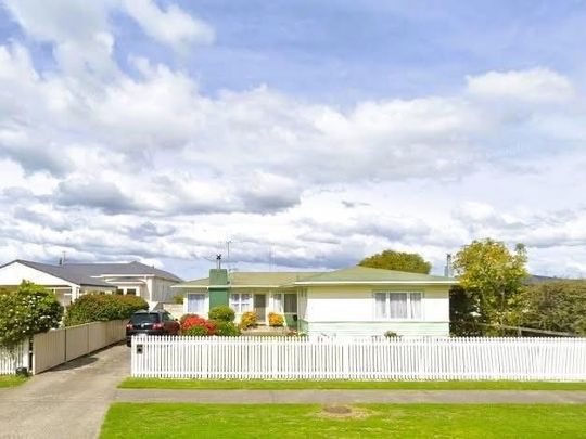 7 Bowling Road, Greenmeadows - Photo 1