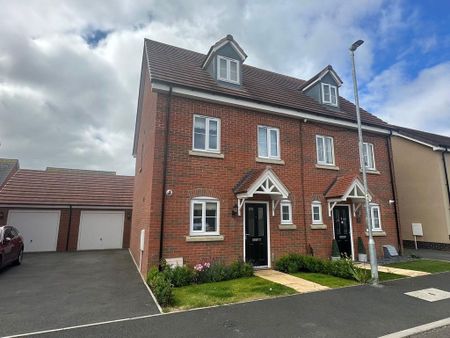 3 bedroom semi-detached house to rent - Photo 5