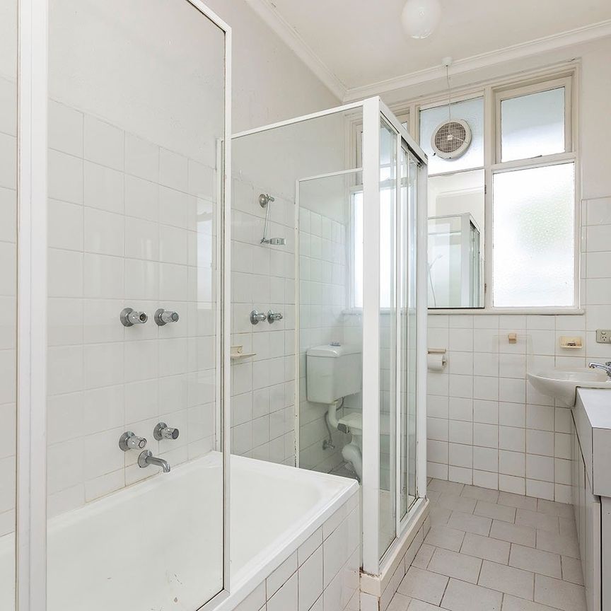 Massive Apartment Living. - Photo 1