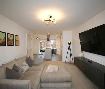 3 bedroom semi-detached house to rent - Photo 2