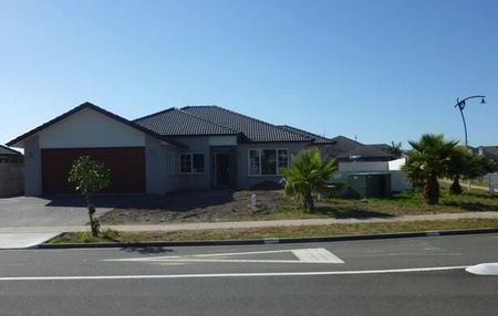 Sunny 4BR Retreat at Papamoa Beach - Photo 4