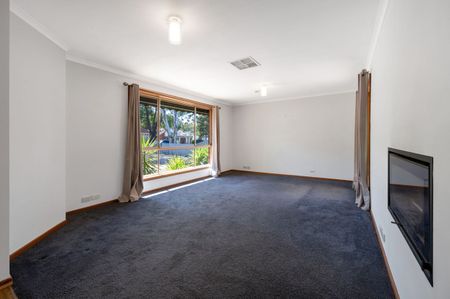 Stunning Family Home! - Photo 2