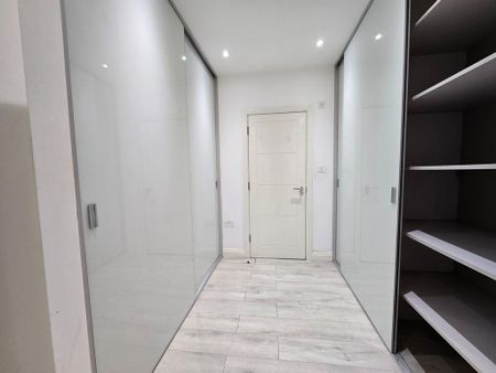 3 bedroom flat to rent - Photo 4