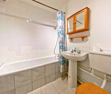 Ascot Court, Aldershot, GU11 - Photo 2