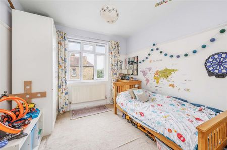 4 bedroom flat to rent - Photo 2