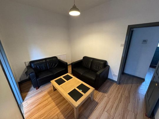 4 bedroom terraced house to rent - Photo 1