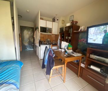 Studio a l'année - meublé - terrasse ² DOMAINE DE PINS LA LONDE - Photo 2