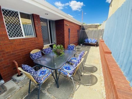 Well maintained and ready to move in - Photo 5