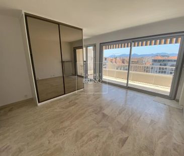 Location Appartement 1 pièce 31m² CANNES 06400 - Photo 2
