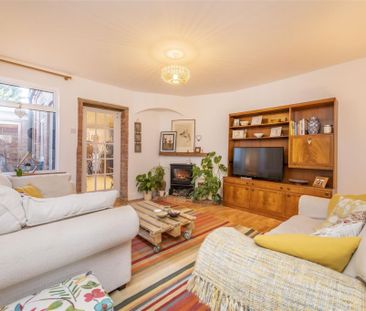 3 bed House - Detached To Let - Photo 1