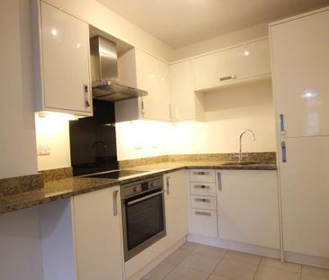 2 bedroom ground floor flat to rent - Photo 4