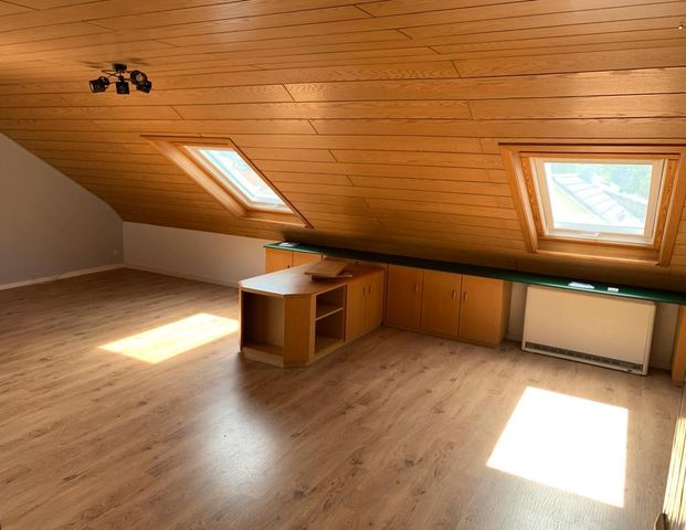 Charmante DG Wohnung, EBK, Klima, 3 Zi., Balkon, Stellplatz - Foto 1