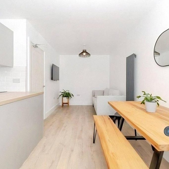 1 bedroom in a house share to rent - Photo 1