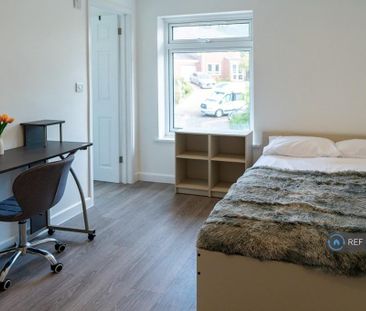 6 bedroom detached house to rent - Photo 6