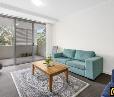 Stylish and Bright Two Bedroom Apartment with Views !!! - Photo 2