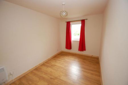 1 Bed Flat - Photo 2