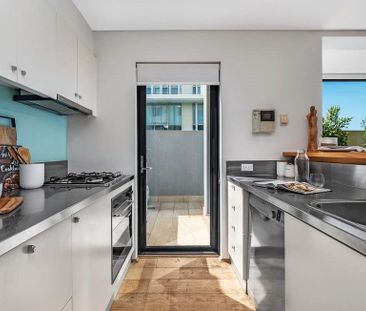 Stunning Two Bedroom Apartment in Bronte With A Large Entertaining ... - Photo 5