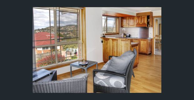 Family Home With Water And Mountain Views - Photo 1