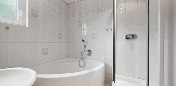 Stuttgart | Private room | double bedroom with balcony in Gablenberg - Photo 2