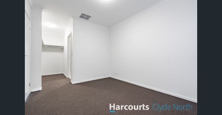 Spacious 3 Bedroom in Evergreen with TWO Living Spaces! - Photo 4