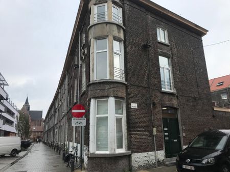 Gerenoveerd appartement op eerste verdieping met 2 slaapkamers en balkon - Foto 4