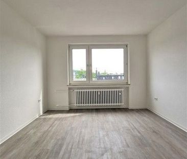 Frisch renovierte 1-Zi.-Whg. mit neuem Tageslichtbad und Loggia - Photo 1