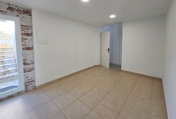 LONG TERM RENTAL Spacious villa for rent with sea views