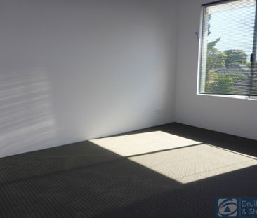 Modern Townhouse in excellent location - Photo 5