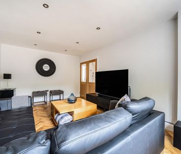 4 bedroom detached house to rent - Photo 3