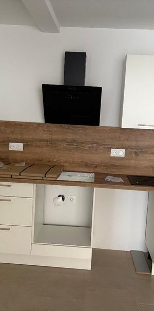 Location Appartement 3 pièces 50m² POURRIERES 83910 - Photo 1