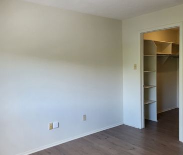 270 Brittany Drive, Vanier North, Ottawa, ON - Photo 4