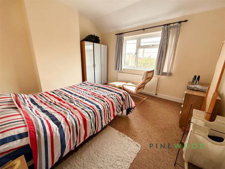 2 bedroom semi-detached house to rent - Photo 4
