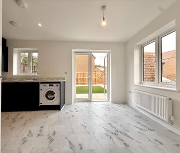 3 bedroom semi-detached house to rent - Photo 2