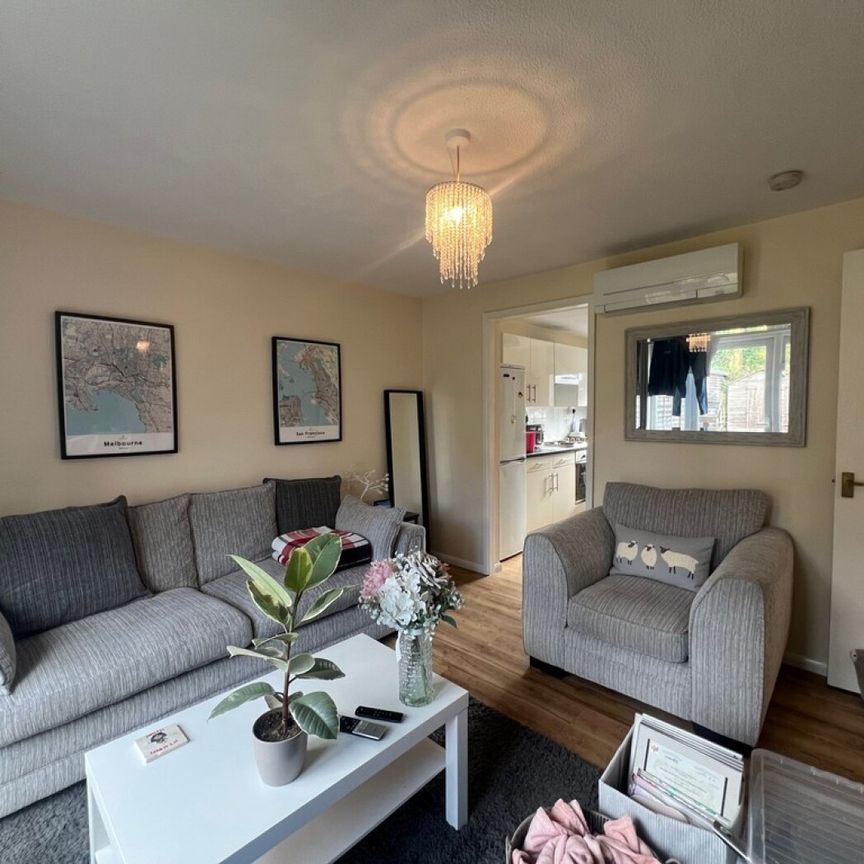 1 bedroom Maisonette - Walnut Tree Close, Stevenage - Photo 1