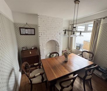 4 bedroom detached house to rent - Photo 2