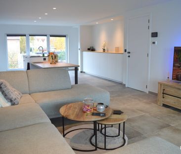 Schitterend vernieuwd duplexappartement te Harelbeke met vlotte ber... - Foto 3