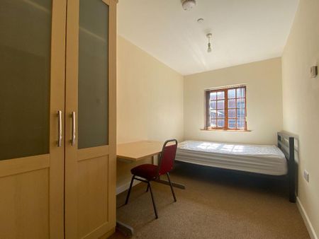 4 bedroom flat to rent - Photo 4