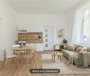 Byt 2+kk po rekonstrukci se společnou zahradou v cihlovém domě – Os... - Photo 4