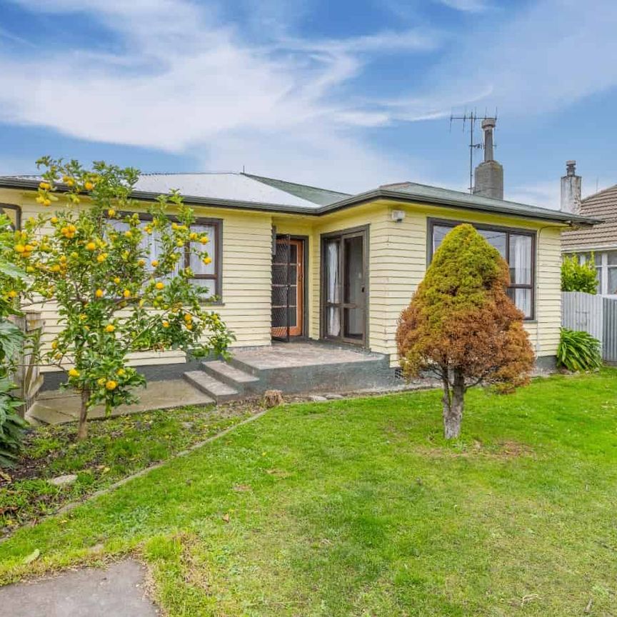 Comfortable three bedroom - Photo 1