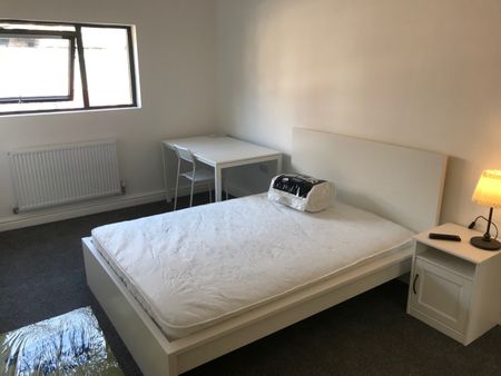 7 Bed Detached House, North View, L7 - Photo 2