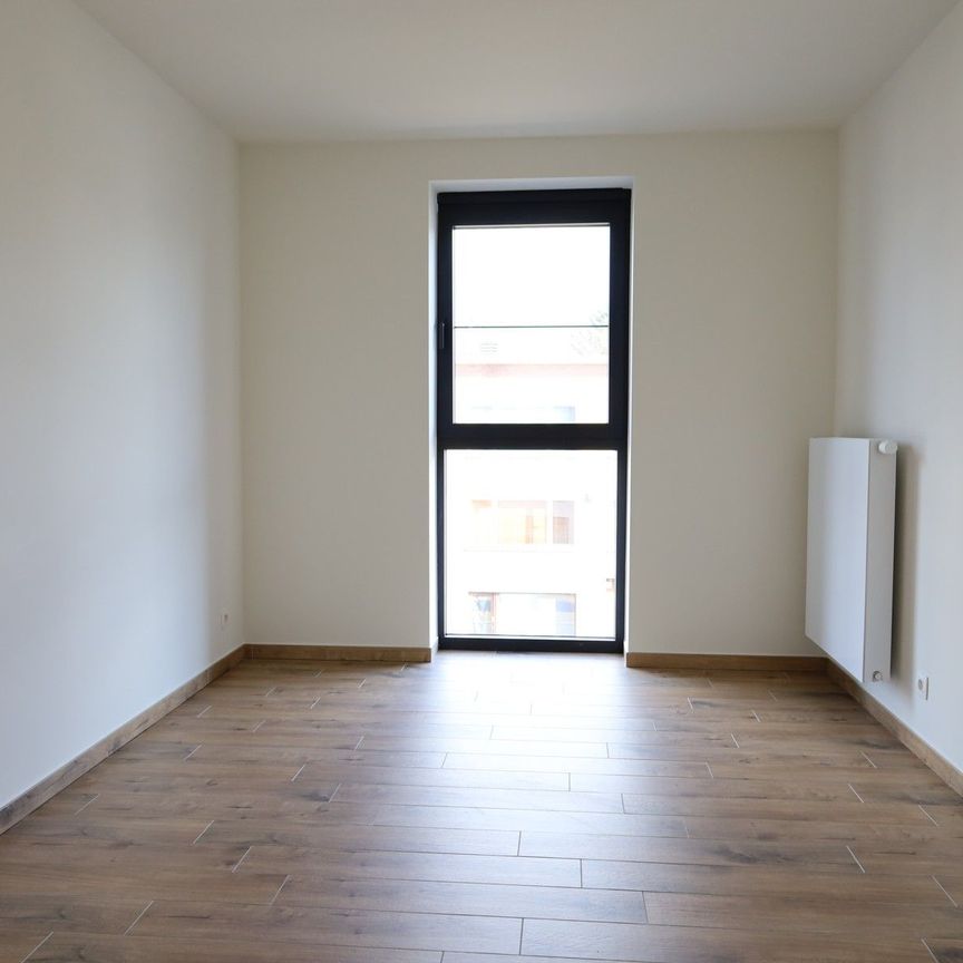 Nieuwbouwappartement met terras en 2 autostaanplaatsen - Foto 1